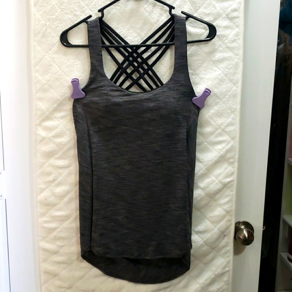 Lululemon Tank Top w built-in bra. Size 6.